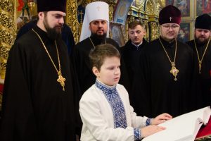 В Києві презентували перший в Україні молитовник українською мовою шрифтом Брайля