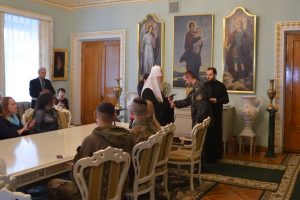 Святійший Патріарх Філарет відзначив церковними нагородами воїнів та волонтерів