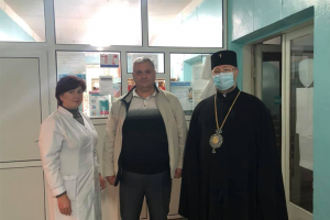 Голова Соціального Служіння Православної Церкви України передав захистні медичні щитки в лікарню.