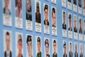 “Тут наш спільний біль”. У Києві відкрили оновлену стіну пам’яті загиблих у війні