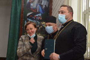 В Дніпровському військовому шпиталі презентували книгу “ВІЛ: віра, надія, толерантність”