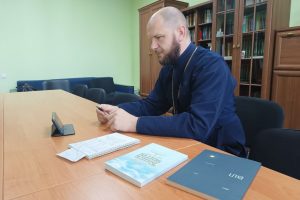 Протоієрей Віталій Клос провів онлайн-консультації для навчальних закладів, які впроваджують курс “ВІЛ: віра, толерантність, надія”