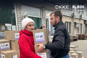 У Дніпрі майже 1300 родин переселенців отримали продуктові та гігієнічні набори від «Елеос-Україна» та ІОСС